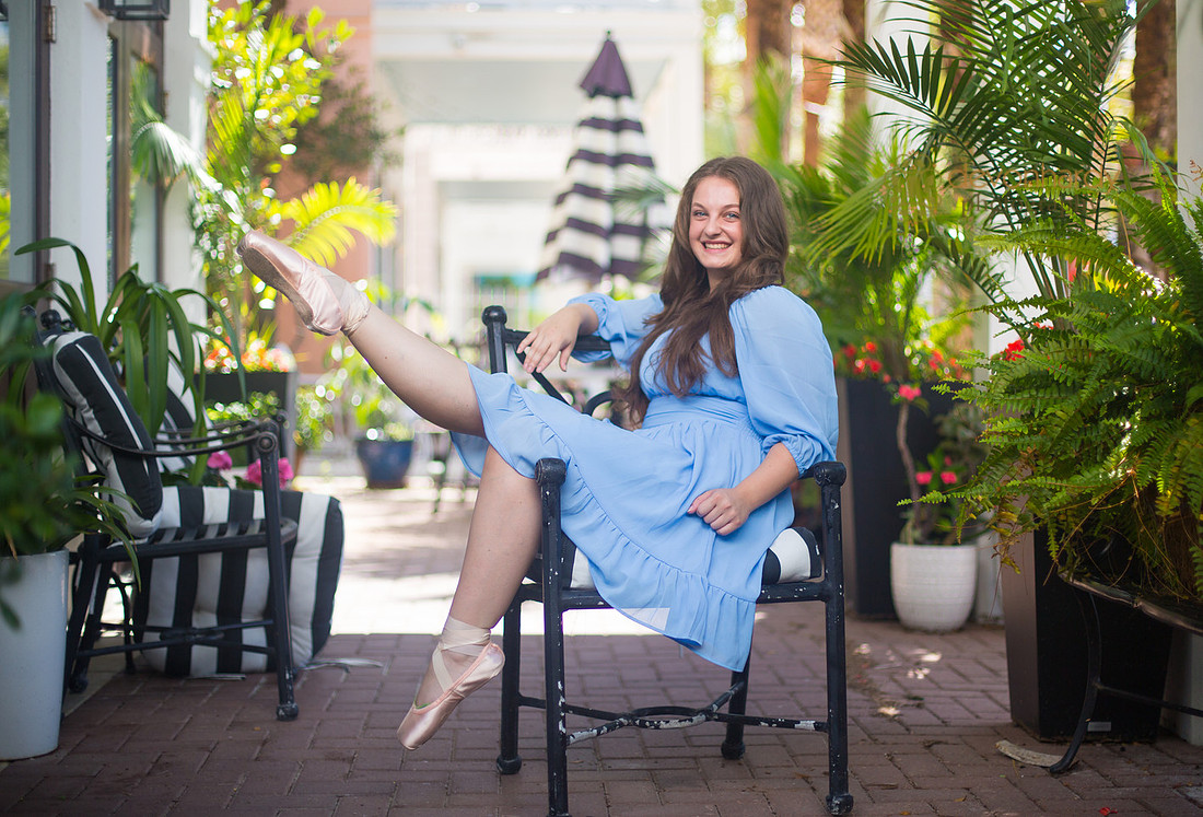 "high school senior" "senior graduate" "senior graduation" lifestyle photography, panhandle Florida, grad shoot, natural light photographer